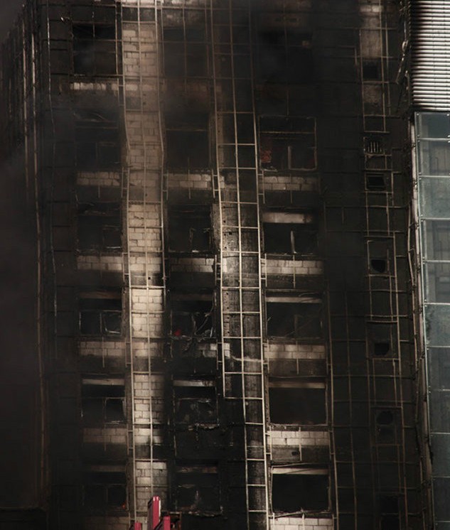 天津南開區華苑鑫茂科技園一高層突發大火